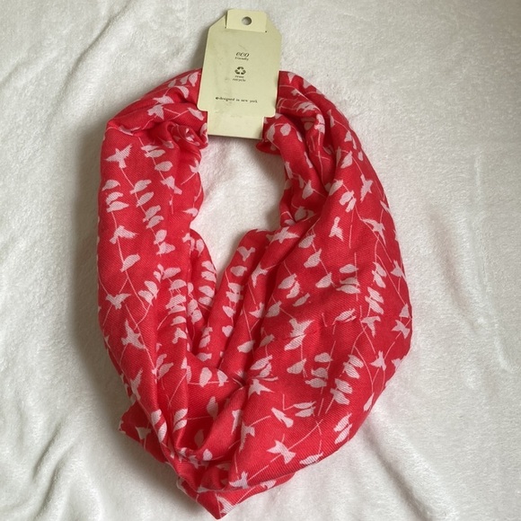 Women’s Infinity Scarf One Size - Picture 3 of 4